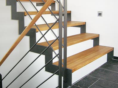 Flachstahlwangentreppe