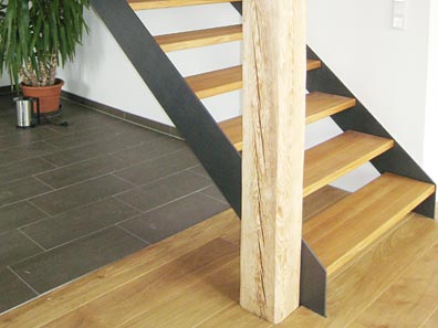 Flachstahlwangentreppe